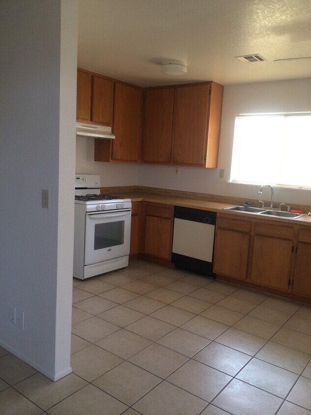 Kitchen - 1022 E Avenue Q3