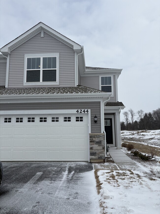 Foto del edificio - 4244 Meadowridge Rd