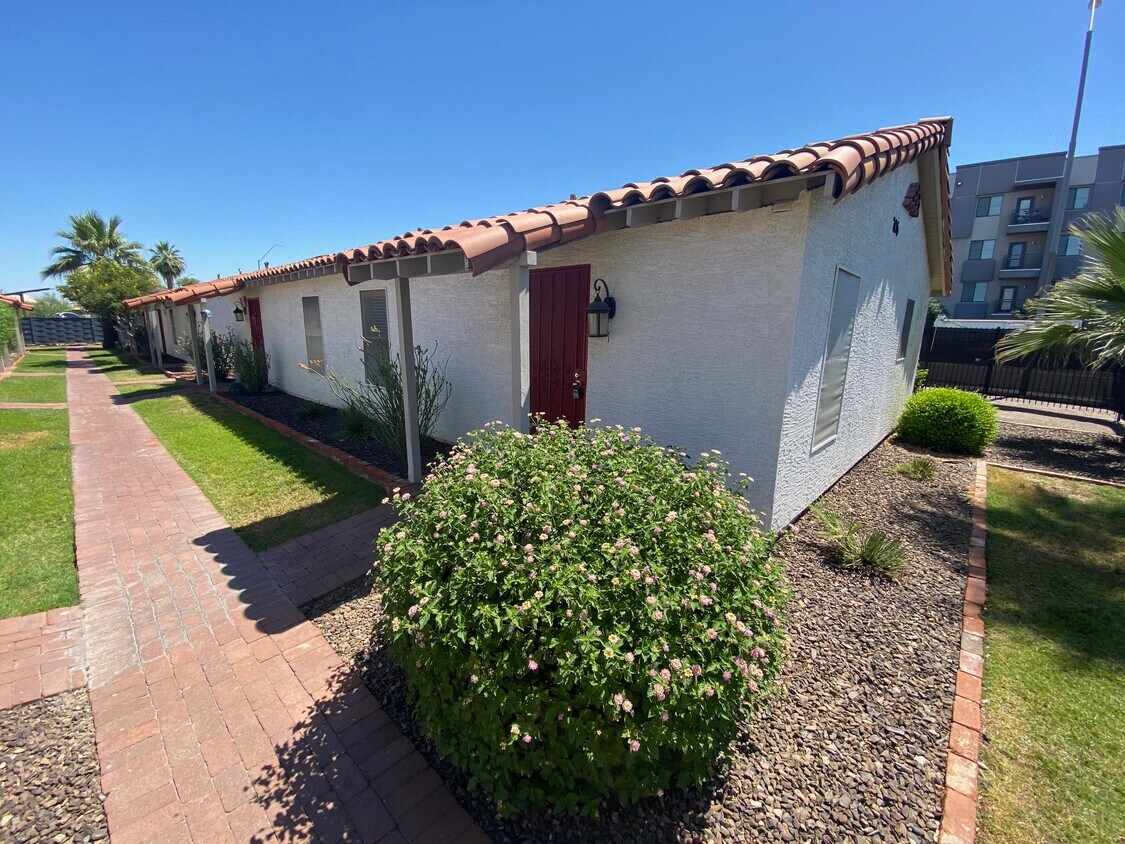 Foto principal - 706 W Taylor St