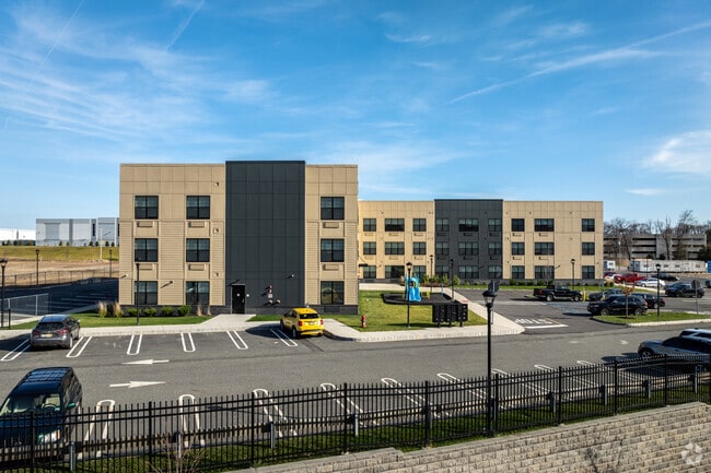 Building Photo - The Legacy at Morris Plains