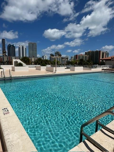 Foto principal - 290 174th St St
