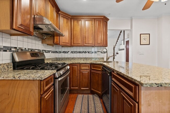 Foto del edificio - 42 Alden Pl