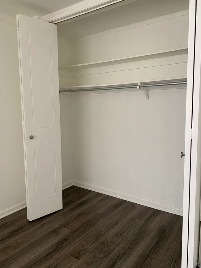 Building Photo - 118 S Wetherly Dr