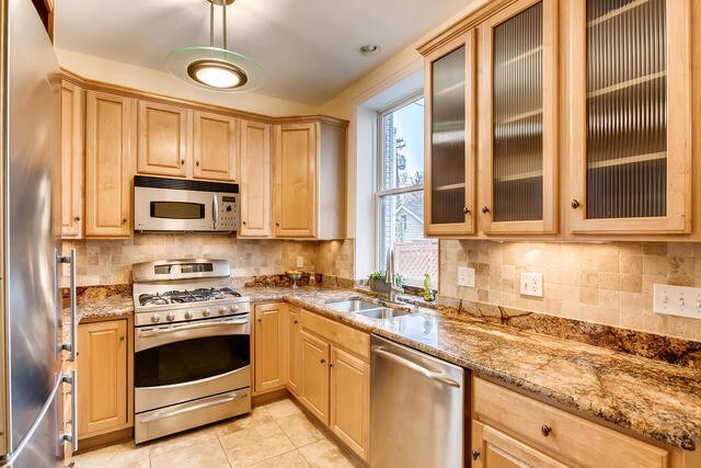 Cocina - 1816 W Newport Ave