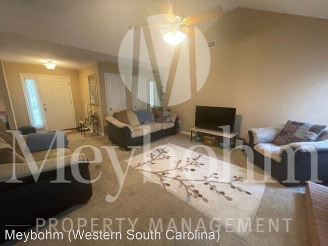 Building Photo - 3 br, 2 bath House - 5 Astor Court
