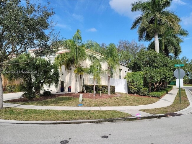 Building Photo - 16801 SW 49th Ct