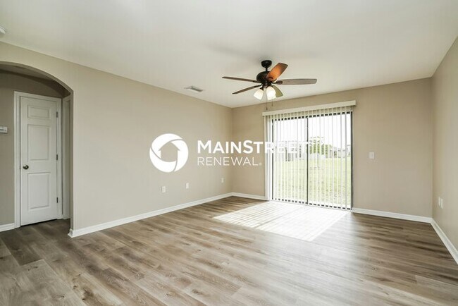 Foto del edificio - 3 Bedroom Pet-Friendly Home in LEHIGH ACRE...