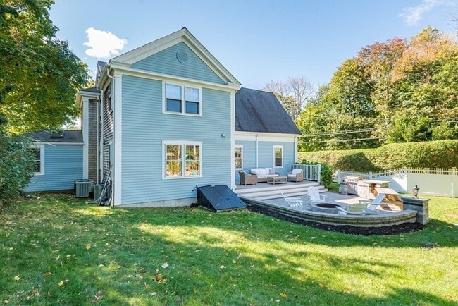 Building Photo - 380 Beechwood St