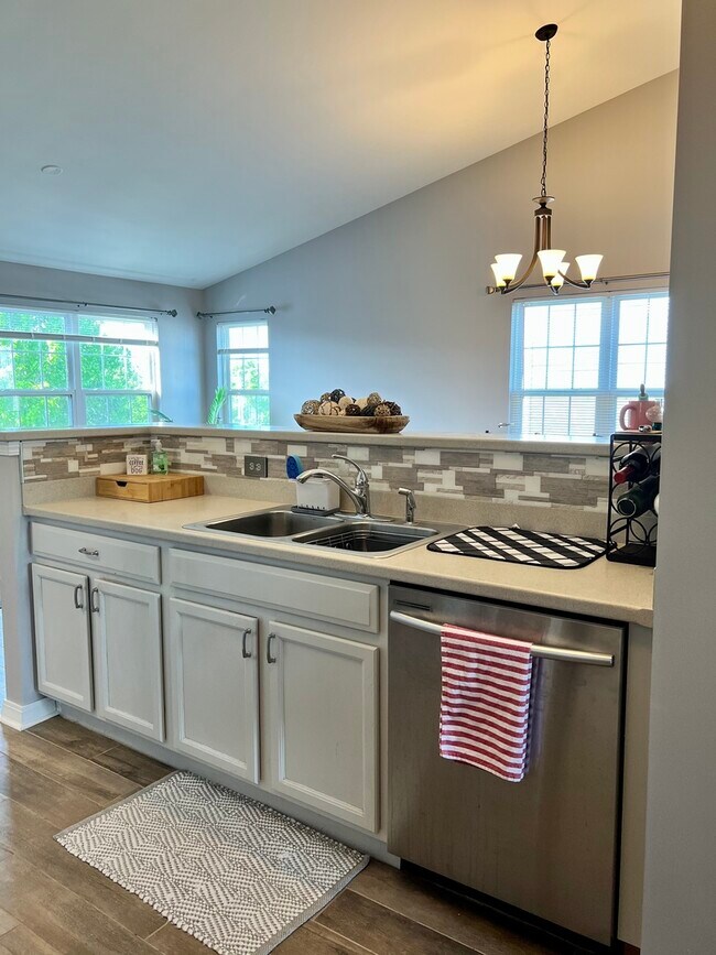 Building Photo - 2453 Golf Ridge Cir