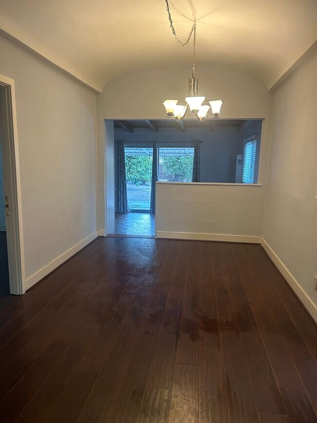 Foto del edificio - Beautiful Spacious 2Bd/2Bth with Bonus Family Room