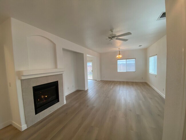 Foto del edificio - Desirable Single-Story 3 Bed, 2 Bath Natom...