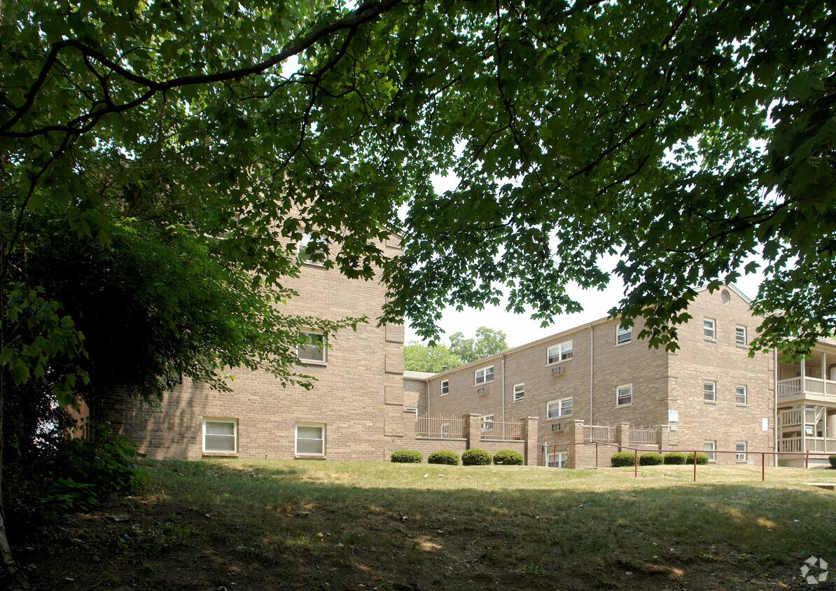 Building Photo - 90 E 14th