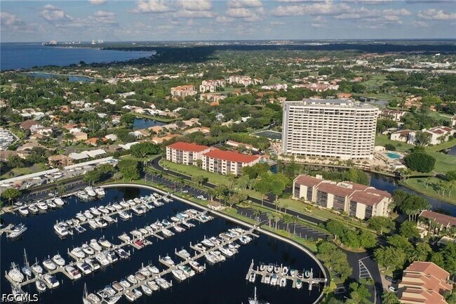 Foto del edificio - 4821 S Landings Dr