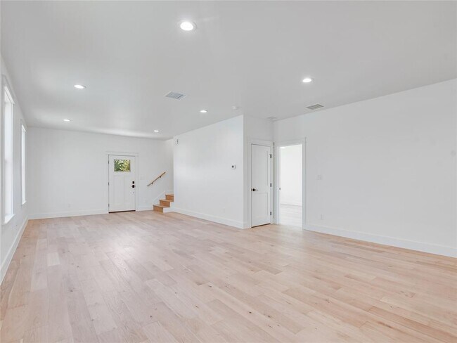 Building Photo - 414 Stagecoach Trail