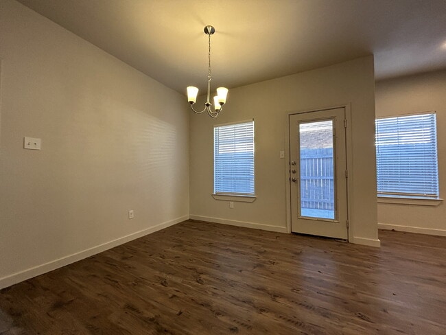 Foto del edificio - Beautiful New Townhome Located South Of Town Near Cooper Elementary