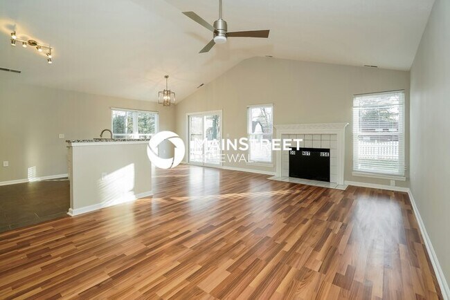 Foto del edificio - 3 Bedroom Pet-Friendly Home in Avon, IN with Main Street Renewal