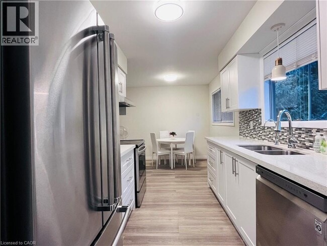 Photo du bâtiment - 243 Appleby Line