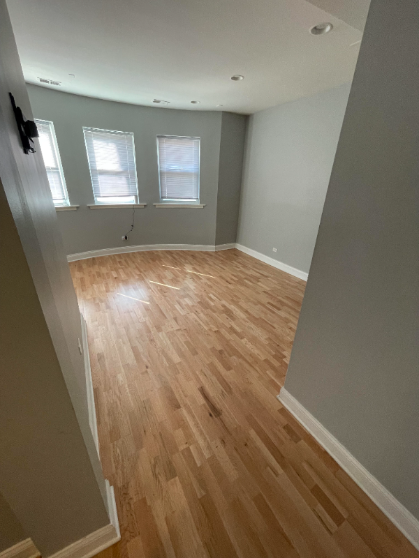 Primary Photo - 7401 N Hoyne Ave