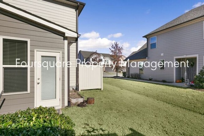 Foto del edificio - Townhome| Sunroom | 2- Car Garage | Washer...
