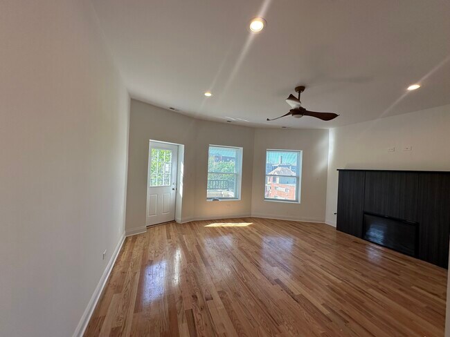 Foto del edificio - 5678 W Washington Blvd