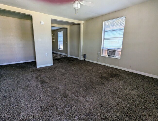 Building Photo - "Charming 3 Bed Duplex for Rent in Jackson...