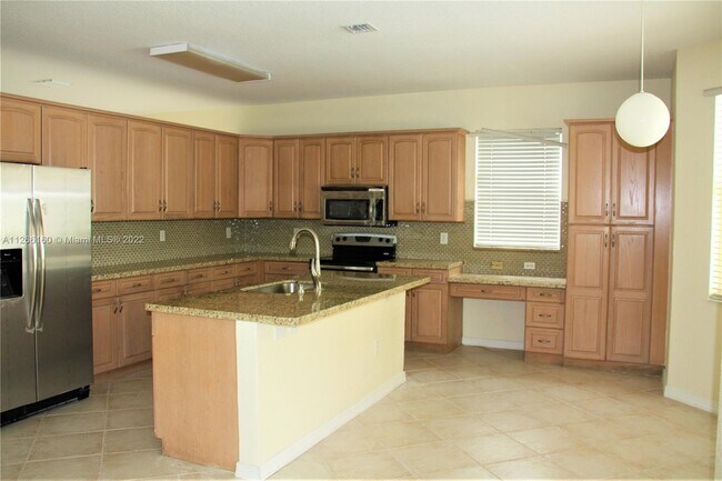 Foto del edificio - 15632 NW 24th St