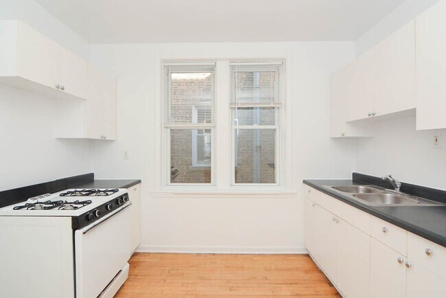 Foto del edificio - 3036 W Wellington Ave