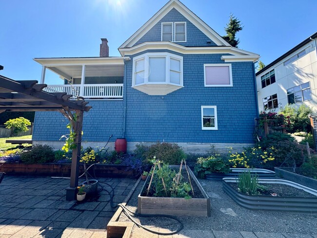 Building Photo - Seward Park Home