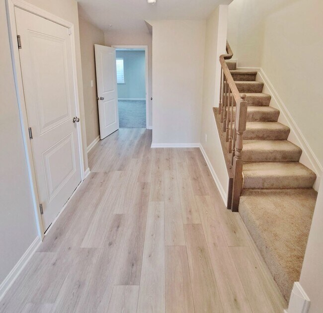 Foto del edificio - 3 Bed / 2-1/2 Bath Single Family Townhome ...