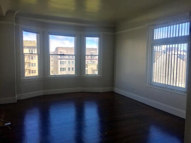 Building Photo - bedroom in San Francisco CA 94109