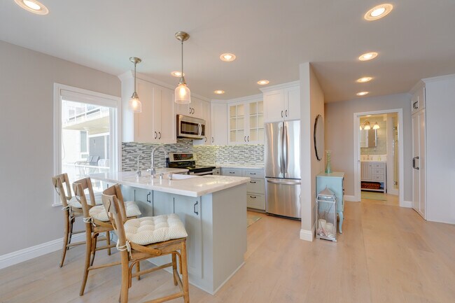 Building Photo - 3740 Riviera Dr