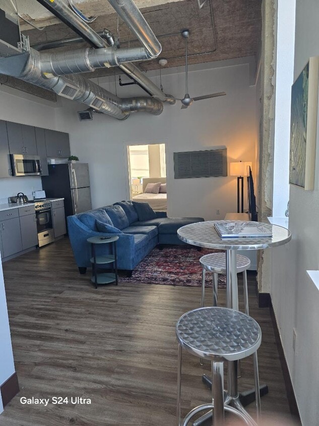 Photo - 1403 Corinth St - 110