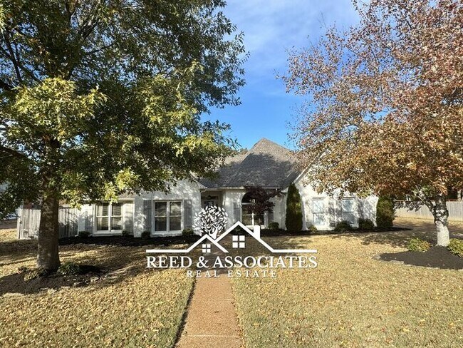 Foto del edificio - 4 bedrooms plus pool in Collierville!