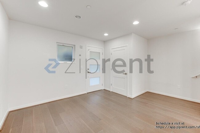 Foto del edificio - 3300 NE 65th St