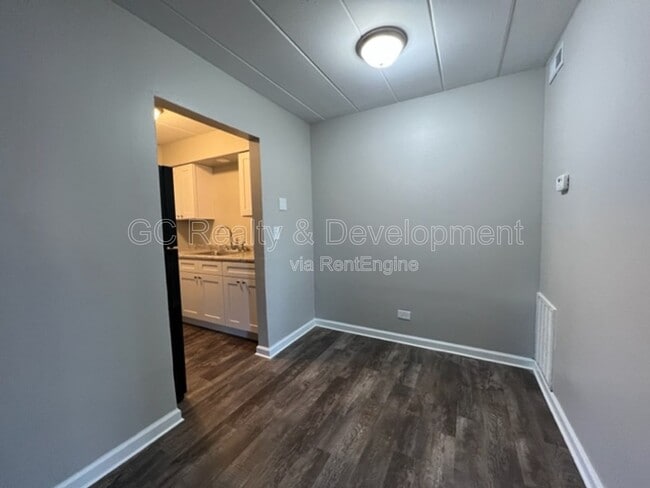 Foto del edificio - 324 Wilson Ave