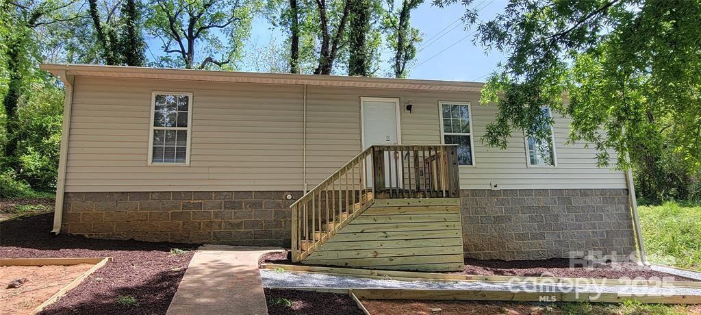 Foto principal - 351 Haigler St