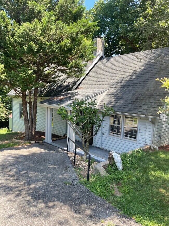 Foto del edificio - 2936 Rivermont Ave