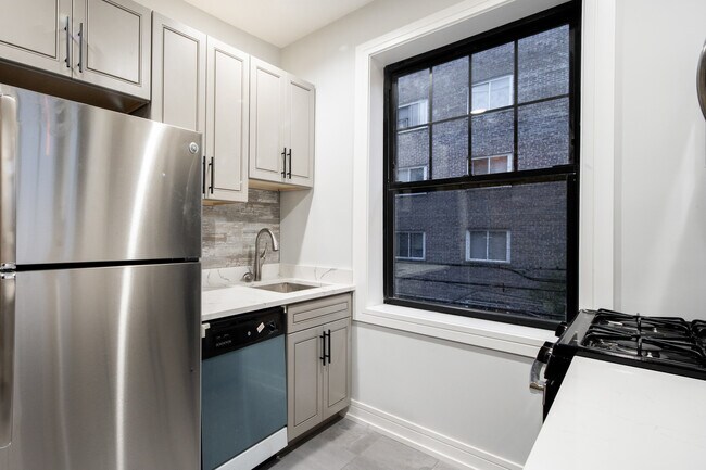 Foto del edificio - 6115 N Winthrop Ave