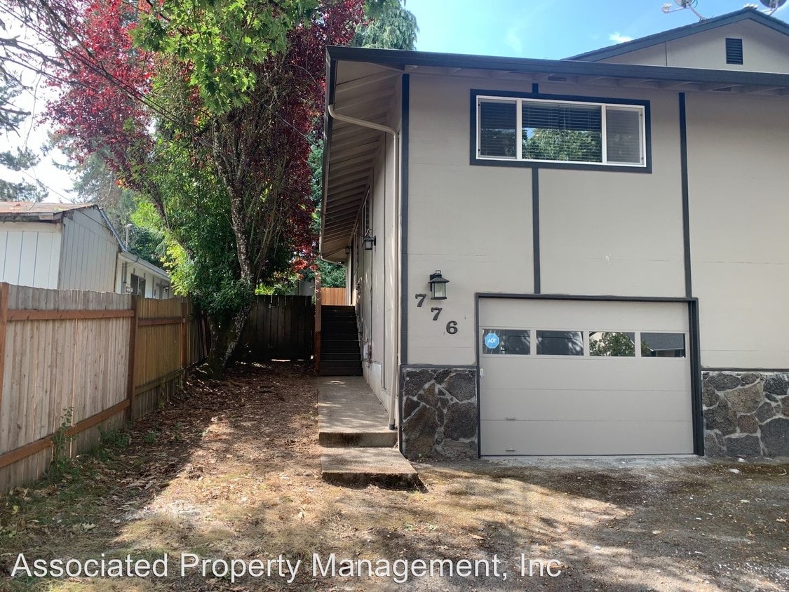 Primary Photo - 3 br, 2 bath House - 776 NW Lincoln St
