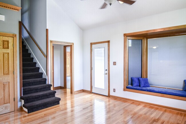 Building Photo - Pet Friendly Three Bedroom!