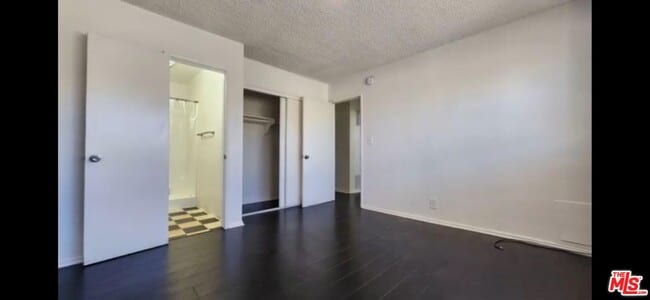 Building Photo - 947 S St Andrews Pl