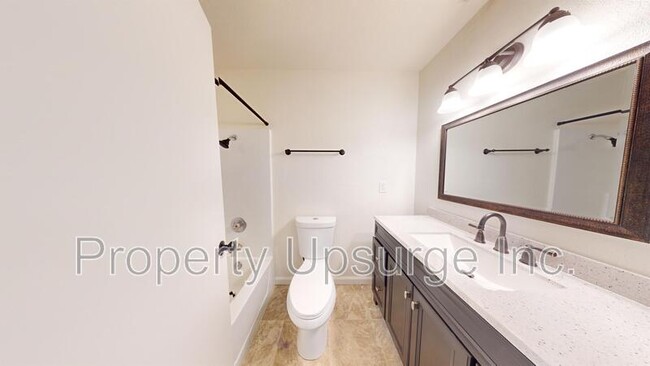 Building Photo - 488 Wiltsey Ave - C