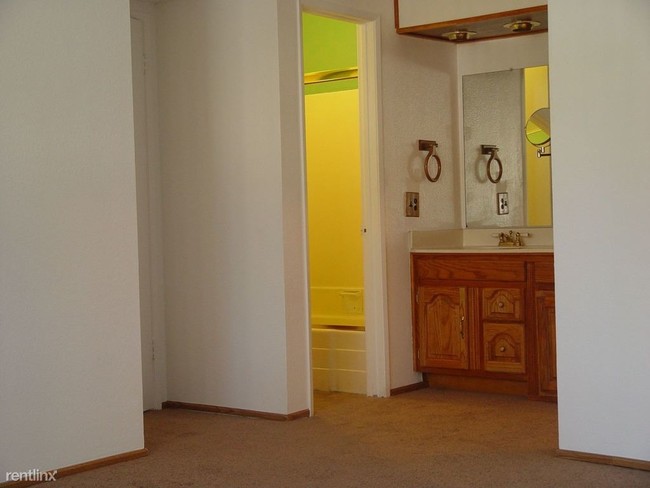 Building Photo - 2 br, 2 bath Condo - 26378 Via Roble # 20