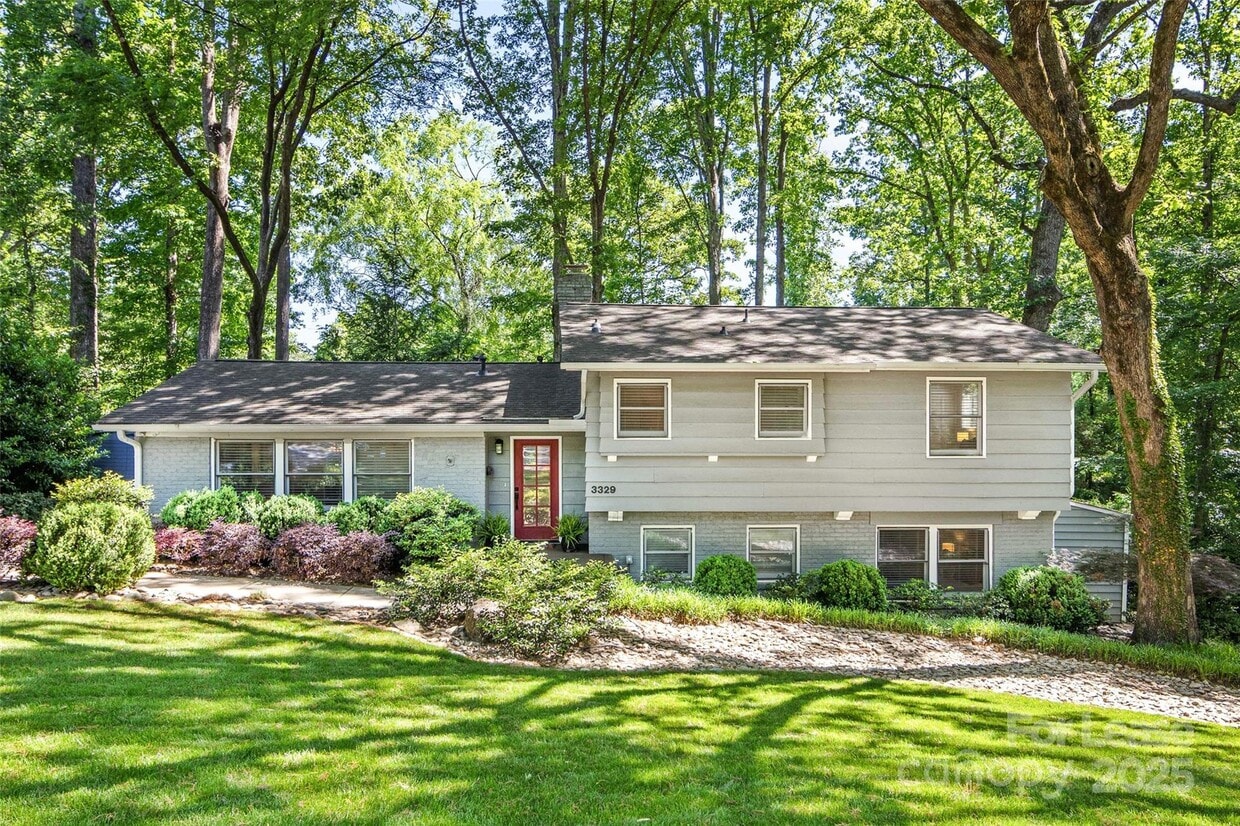 Foto principal - 3329 Winnipeg Cir