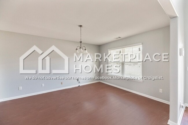 Building Photo - 10 Amber Dr