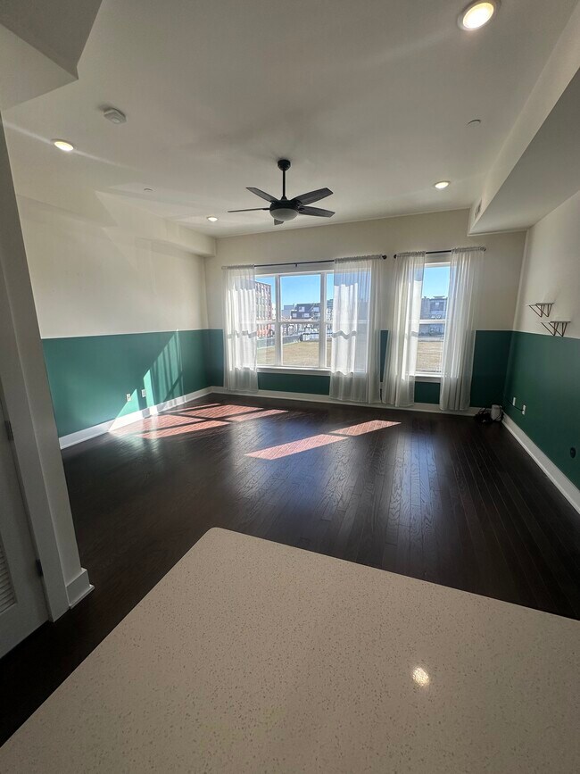 Living Room - 516 W Montgomery Ave