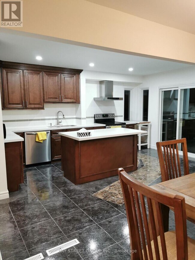 Building Photo - 138 Rosedale Heights Dr
