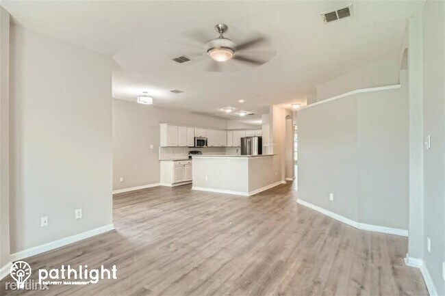Foto del edificio - 4 br, 2 bath House - 2763 North Hampton Dr...