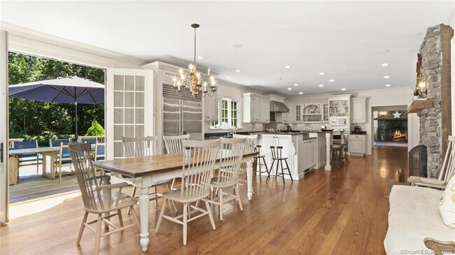 Foto del edificio - 2312 Redding Rd