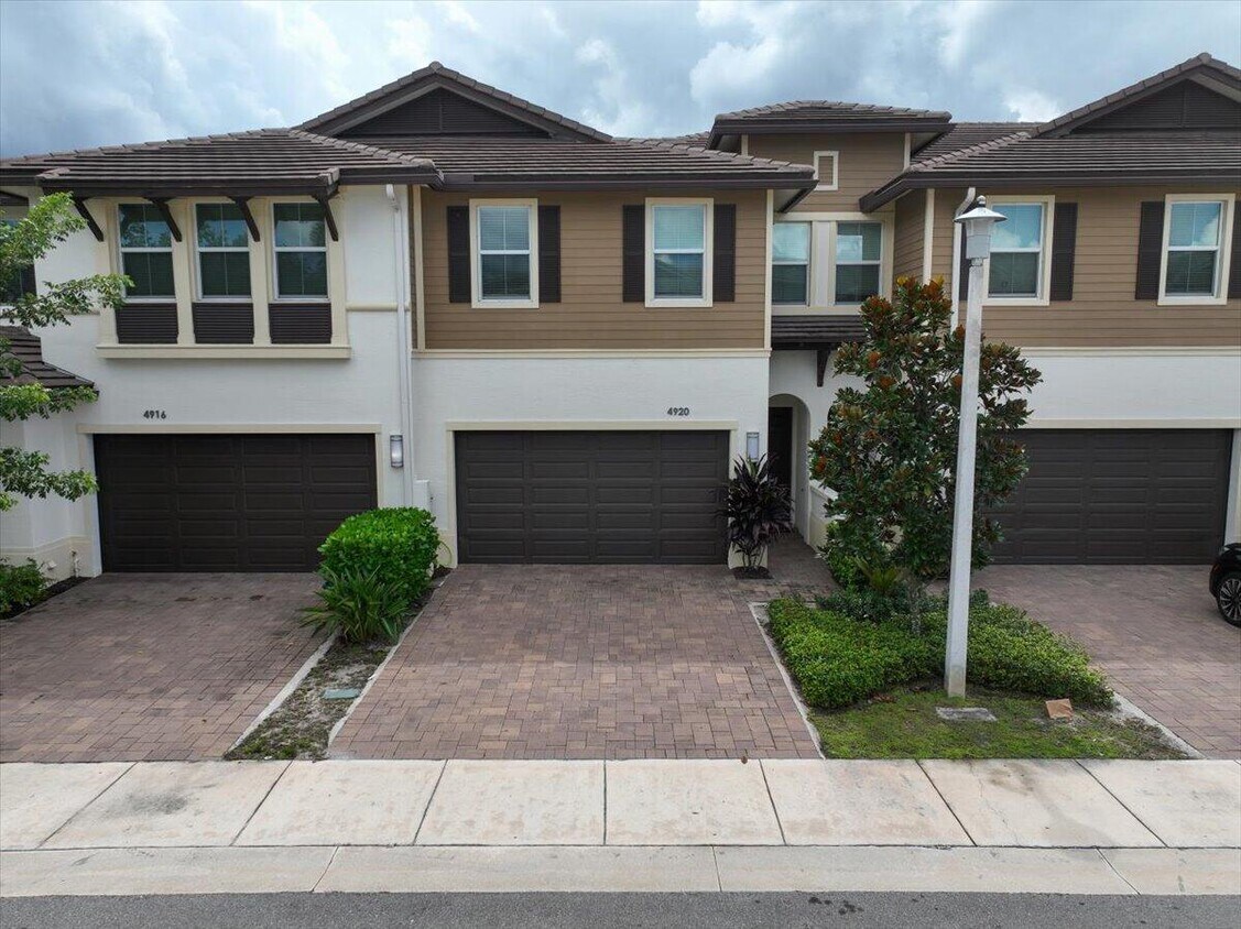 Foto principal - 4920 Pointe Midtown Way